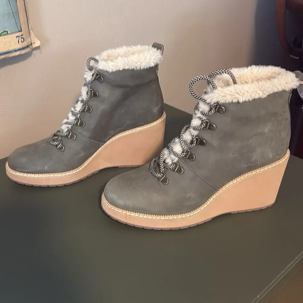 TOMS Melrose Wedge Ankle Boots Womens 9 Olive Green Nubuck Leather Booties